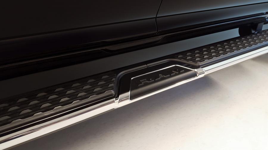 Детали экстерьера Ram 2500 Laramie Longhorn Crew Cab (DJ) 2019 года  (фото 2 из 8)